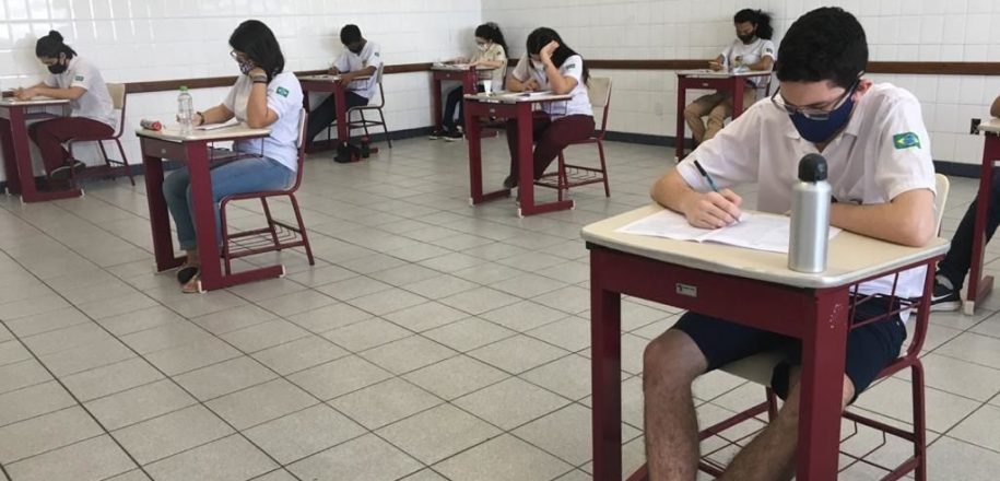 Estudantes do terceirão participam de simulados em preparação para o Enem