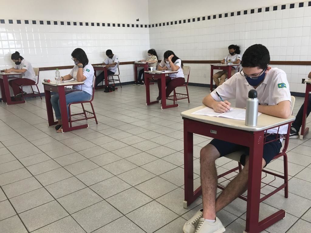 Estudantes do terceirão participam de simulados em preparação para o Enem