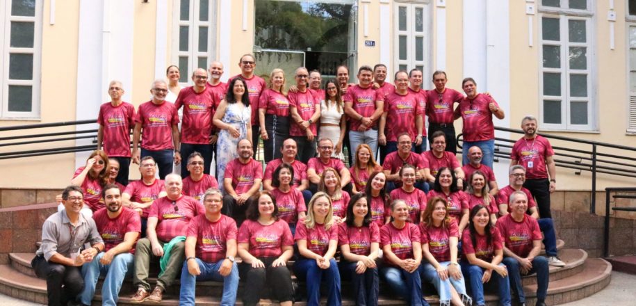 Ex-alunos se reúnem para celebrar os 40 anos de formatura no Diocesano