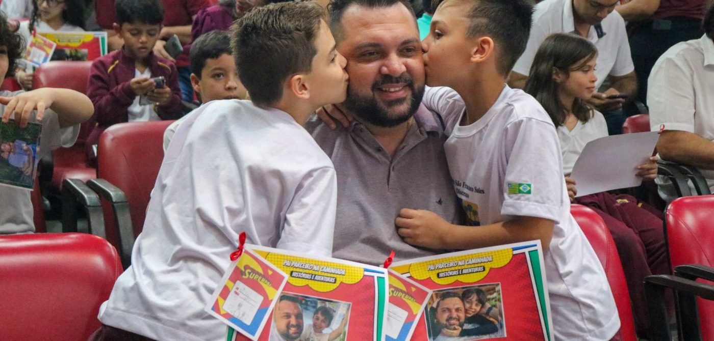 Alunos preparam homenagens e emocionam no Dia dos Pais