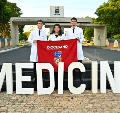 Três histórias, um propósito: egressos do Diocesano celebram formatura em Medicina na UFPI
