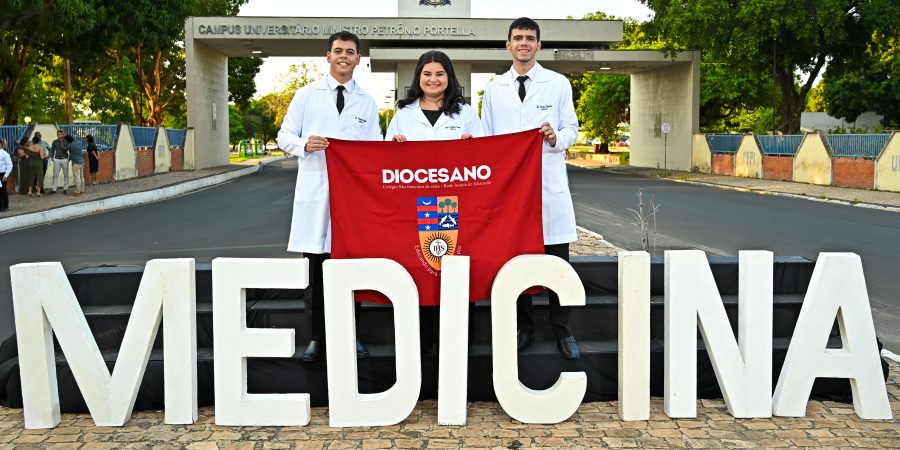 Três histórias, um propósito: egressos do Diocesano celebram formatura em Medicina na UFPI