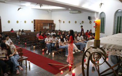 Estudantes do Colégio Diocesano vivenciam Vigília de Pentecostes em preparação para a Crisma
