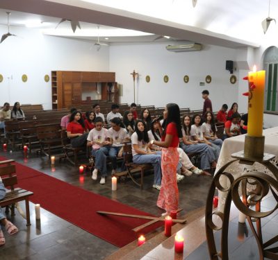 Estudantes do Colégio Diocesano vivenciam Vigília de Pentecostes em preparação para a Crisma