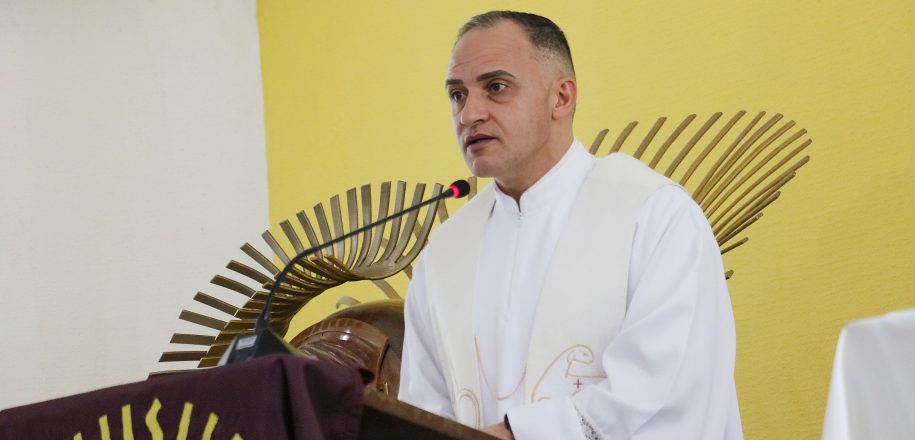 Pe. Robson Silva Sousa é empossado diretor-geral do Colégio Diocesano
