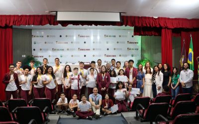 Colégio Diocesano homenageia estudantes premiados em olimpíadas do conhecimento de 2025